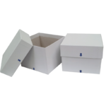 Two white square cardboard boxes with lids are shown. One box is open with its lid leaning nearby, while the other box is closed. Blue arrows are printed on the sides, pointing downward on the open box and upward on the closed box.